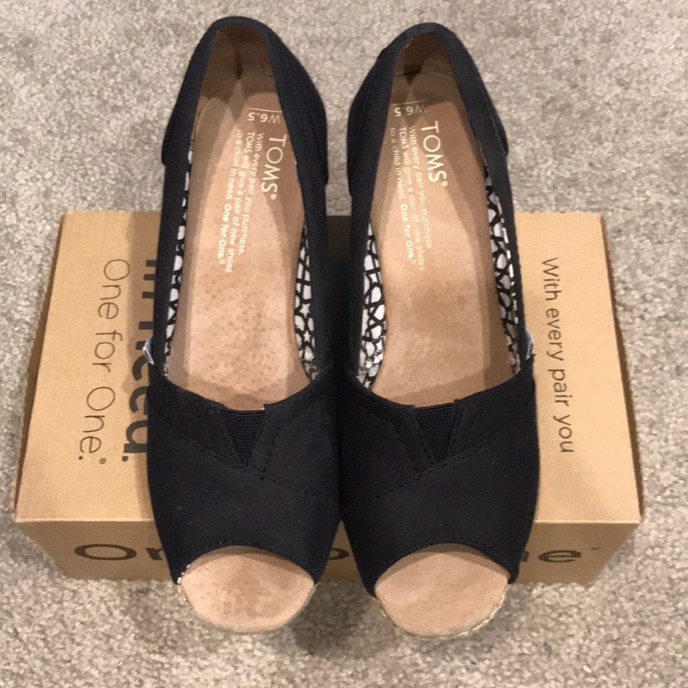 Like new Tom wedges